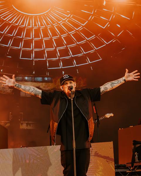 Girls don't like boys, girls like Good Charlotte and Slam Dunk 🔥

An incredible