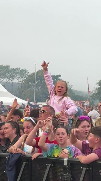 Young raverrrrrrs 🙌🙌