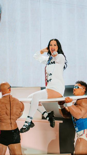 Katy, youโre a firework and you really showed us what youโre worth ๐ฅฐโค๏ธโ๐ฅ
#Roc
