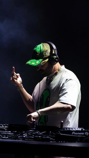 Canadá is getting high and getting crazy! ❤️‍🔥❤️‍🔥🇨🇦

1 - Alok - Around 
2 -