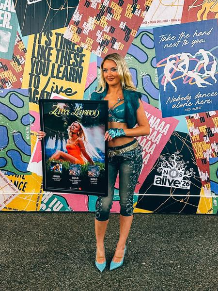 Deusa do nosso coração e do nosso sol de meia noite, @zaralarsson acaba de receb
