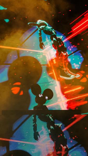 Cuando @deadmau5 apareció, el main stage explotó 🤯🔥

Un sonido que marcó gener