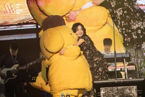 [The 18th Seoul Jazz Festival 2026]

우리의 추억을 사진으로 남겨요💛
포토존에서 폼폼푸린과 함께 사진도 찍고🍮
