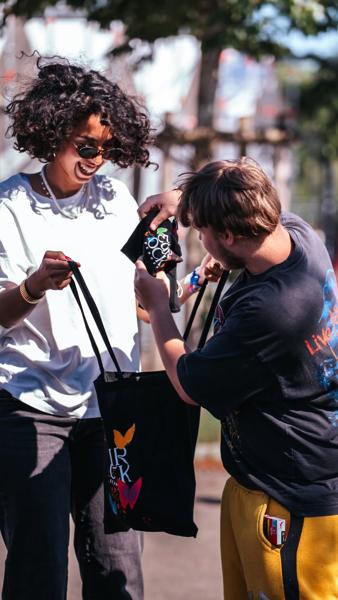 Le 1er festivalier bien trop pressé ! 🤣

📹 @pixel8film
📸 @dorinoum_