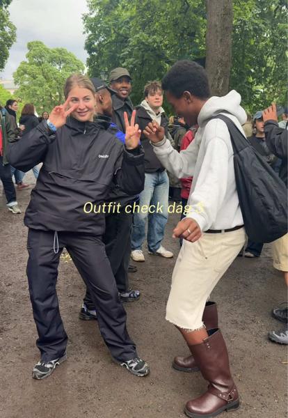 Litt regn har aldri stoppet et bra outfit🌧️🫶🏼

#fordeg #fyp #piknikiparken #p