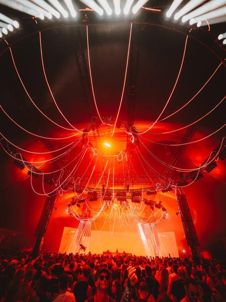 To byล jeszcze Circus czy wnฤtrze statku kosmicznego? Sami nie wiemy, ale niech