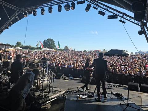 ๐ฅฐYou look great out there Guildford! Everyone enjoying ABC on main stage here