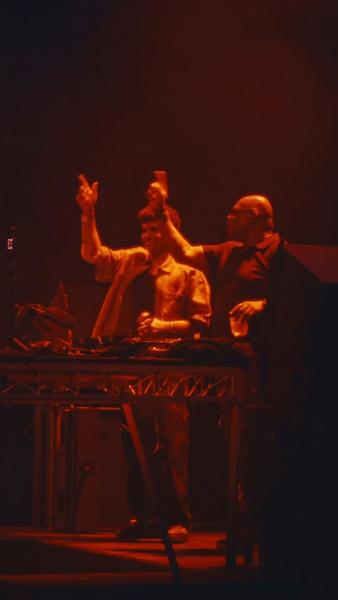 new year → same start

thanks for dancing with us ♡

see u in 2027 x

📹 Paulo F