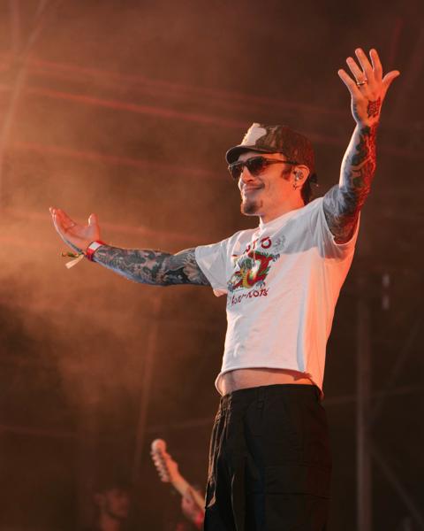 Neck Deepโs first show of the year was simply awesome โ closing 2000trees in sty
