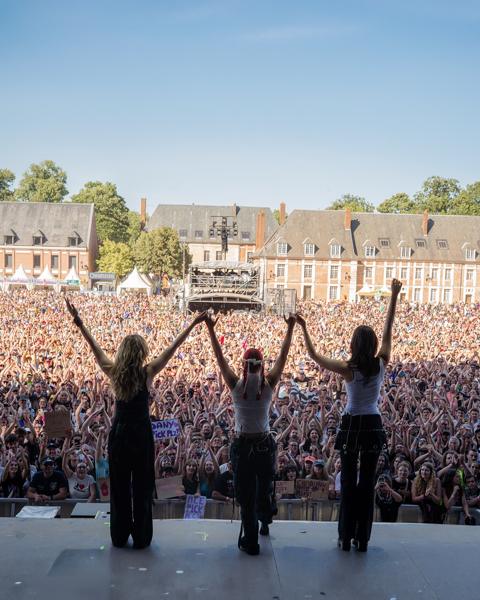 We were so happy to be back at @mainsquarefestival ❤️🇫🇷
Merci pour toute cette