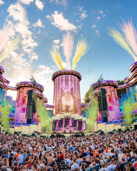 About to kick off day 2! 😍 Who‘s your must see today? 
#ELF26 #LoveResonates