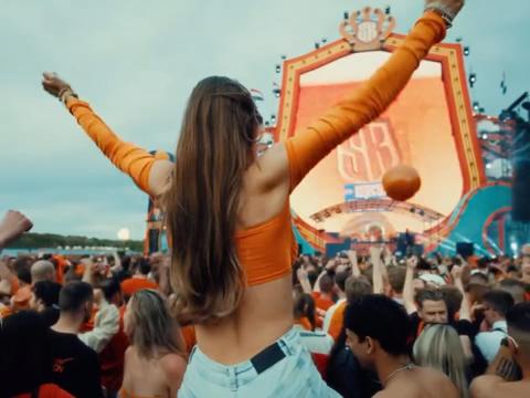 Landgenoten, woorden schieten tekort om te beschrijven met welke ongekende overg