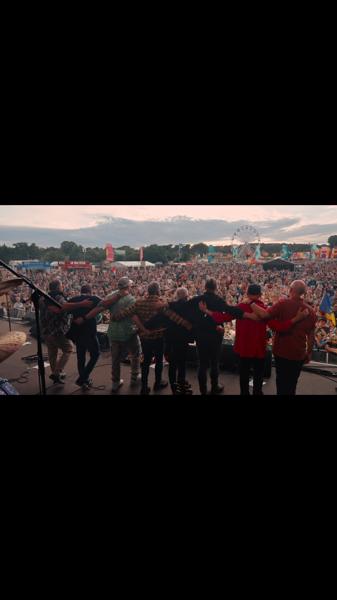 🎸 AN ICONIC MOMENT FROM AN ICONIC BAND! 🎸

A truly unbelievable close to the M