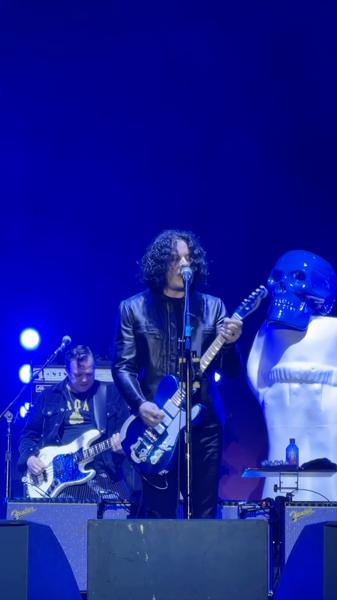 Ecco un estratto della performance di @officialjackwhite sul palco de La Prima E