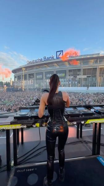 Frankfurt going absolutely wild for @lilly_palmerdj ๐คฏ๐ฅ
The queen of techno at