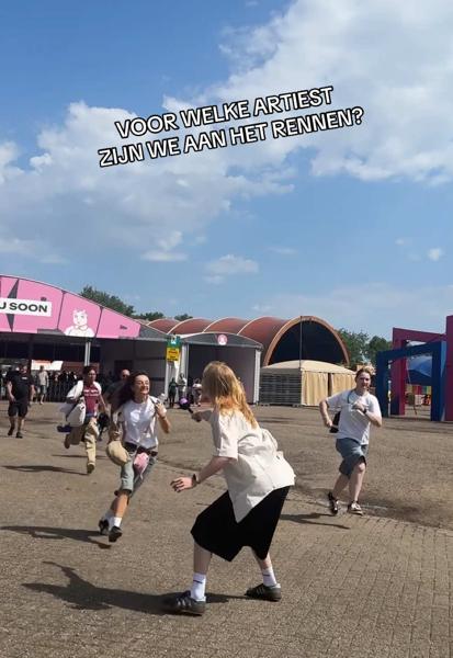 another day, another VOOR WELKE ARTIEST ZIJN WE AAN HET RENNEN ๐๐๐ #pinkpop