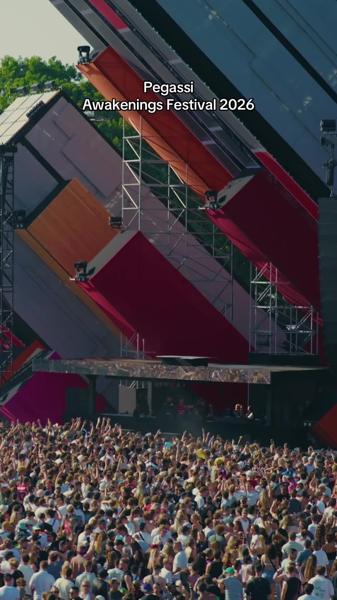 Area V packed 🫡 @Pegassi #awakenings #awakeningsfestival #festivalseason 