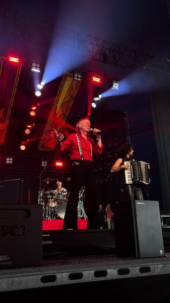 DRUKWERK IN DE MEGATENT

#tgeethierspoken #zwartecross2026 #zwartecross 