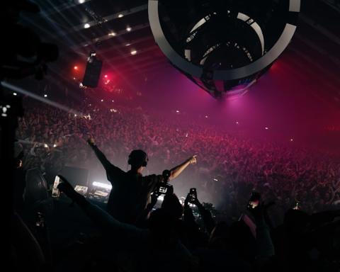 DGTL MAINSTAGE CLOSING IS NOW AVAILABLE FOR FULL PLAYBACK ❤️❤️❤️

Thanks Amsterd
