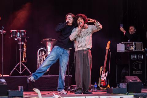 Ari Bajgora og Ylva๐ฅ
#denbestefestivalopplevinga
#malakoff26
Foto: @brochmann
