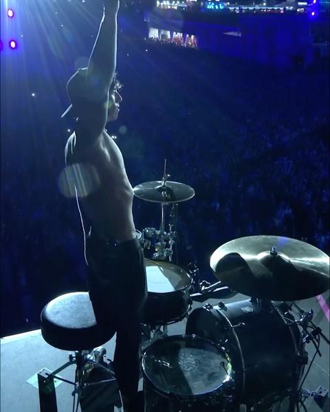 @twentyonepilots know how to put on a (drum) show 🤘❤️‍🔥