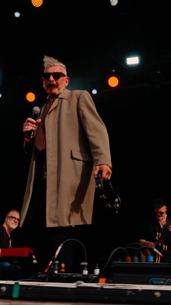 🎪 THE ULTIMATE SHOWMAN! 🎪

Jerry Fish brought pure festival energy to the fiel