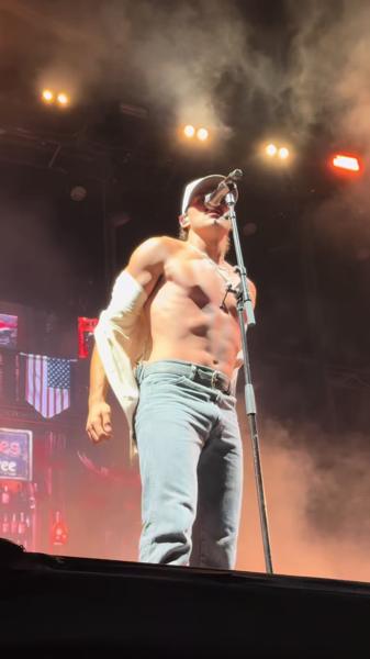 We’re just gonna leave this here 🫣 @Tuck #cmcrocksqld #countrymusic #tuckerwetm