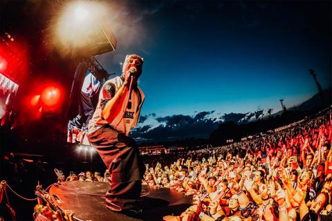 TWENTY ONE PILOTS PUTTING ON A SHOW ๐ซ Met een spectaculair met hemelwater gevul
