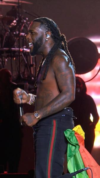 THE GIANT DELIVERED. ๐ฆ๐ฅ
Burna Boy took over the LIT Stage and reminded us exa