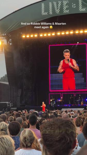 And I oop- Robbie Williams has a special reunion at Live is Live 👀 #liveisliveb