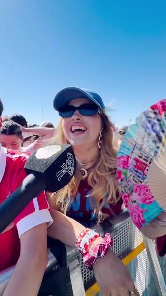 @TOPA prepรกrate que despuรฉs de tu show te esperan en @Sabrina Carpenter ๐
#lol