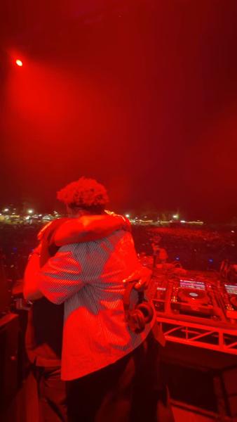 @carlcoxofficial 🤝 @jamiejonesmusic 

📹 Paulo Fallone