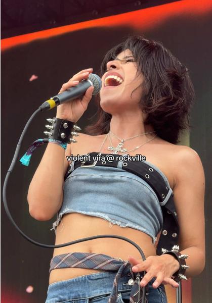 queen @☆ V I R A ☆ #rockville 