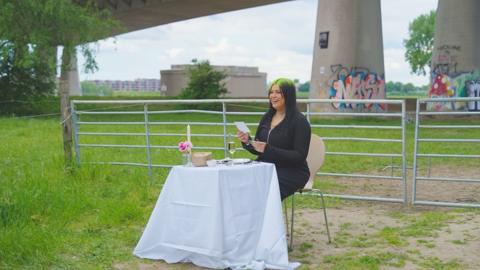 One artist. One table.
Questions served sharp.

For Creek Bites 04, @cynthiaspie